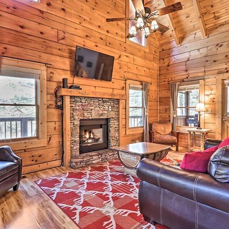 Cozy Cabin With Hot Tub In The Heart Of Pigeon Forge Βίλα Εξωτερικό φωτογραφία