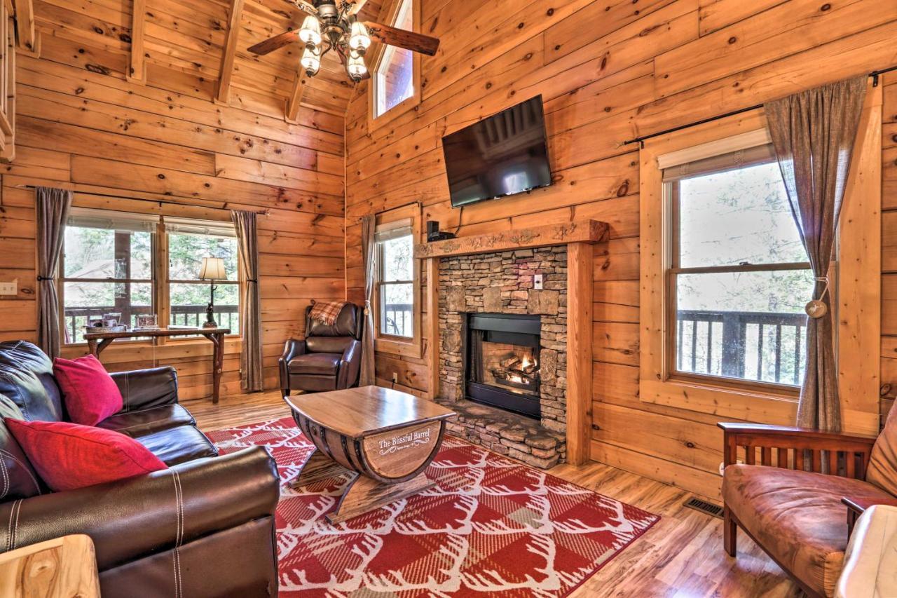 Cozy Cabin With Hot Tub In The Heart Of Pigeon Forge Βίλα Εξωτερικό φωτογραφία