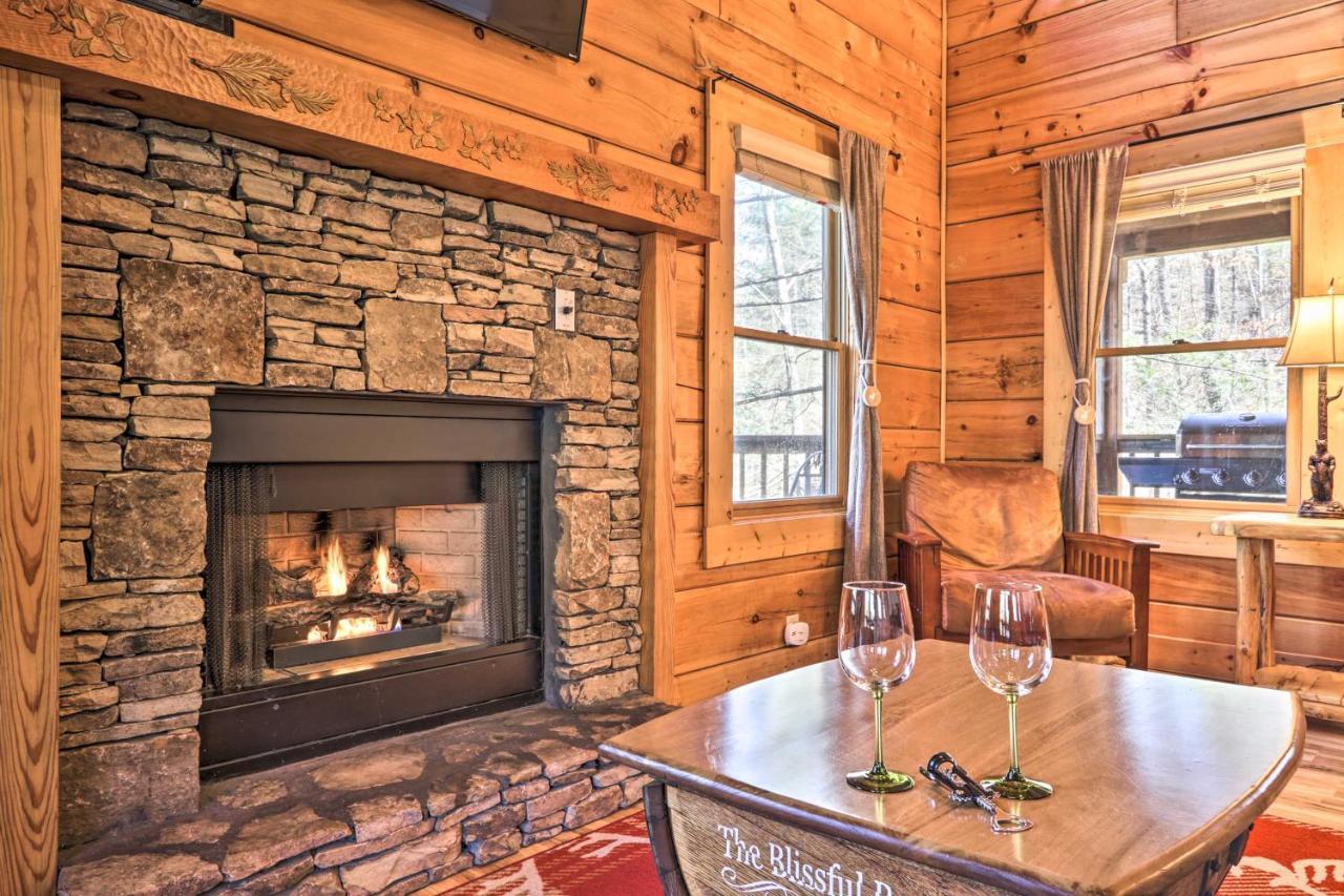 Cozy Cabin With Hot Tub In The Heart Of Pigeon Forge Βίλα Εξωτερικό φωτογραφία