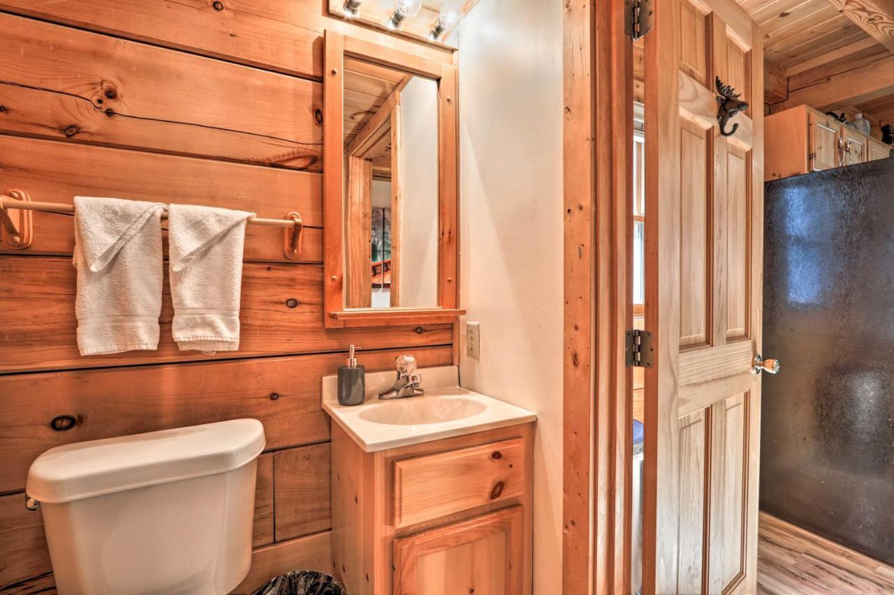 Cozy Cabin With Hot Tub In The Heart Of Pigeon Forge Βίλα Εξωτερικό φωτογραφία
