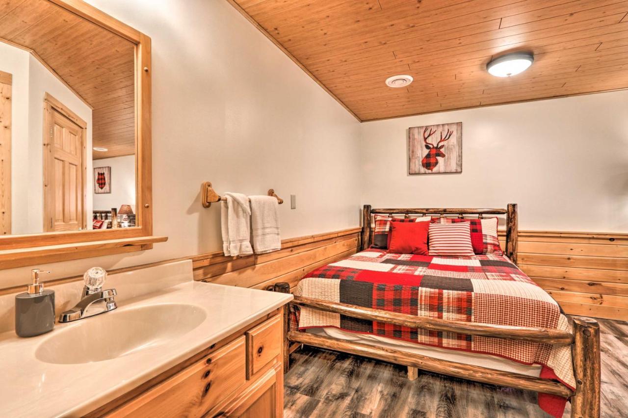 Cozy Cabin With Hot Tub In The Heart Of Pigeon Forge Βίλα Εξωτερικό φωτογραφία