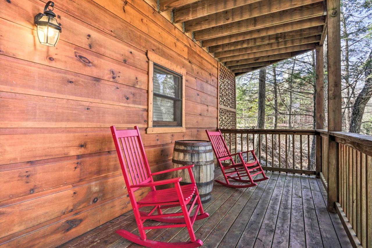 Cozy Cabin With Hot Tub In The Heart Of Pigeon Forge Βίλα Εξωτερικό φωτογραφία