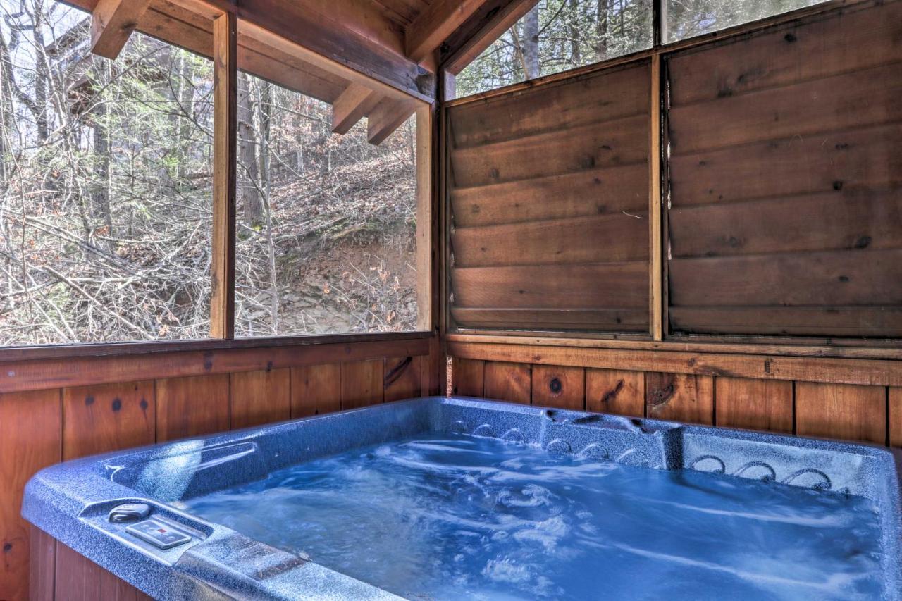 Cozy Cabin With Hot Tub In The Heart Of Pigeon Forge Βίλα Εξωτερικό φωτογραφία