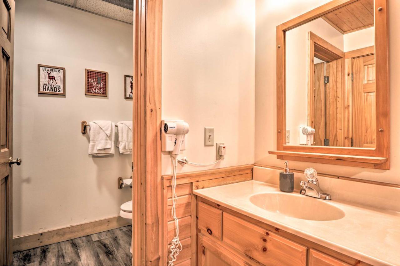 Cozy Cabin With Hot Tub In The Heart Of Pigeon Forge Βίλα Εξωτερικό φωτογραφία