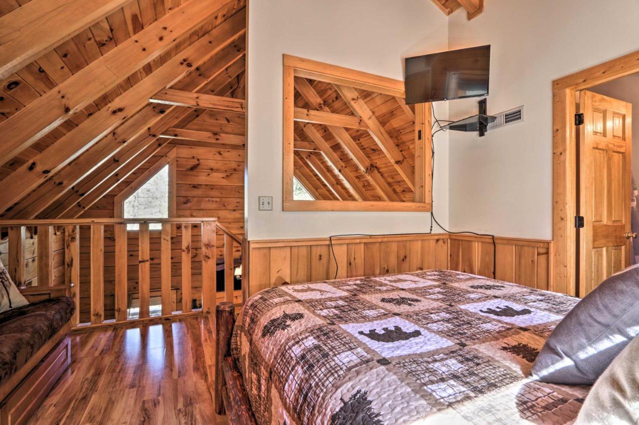 Cozy Cabin With Hot Tub In The Heart Of Pigeon Forge Βίλα Εξωτερικό φωτογραφία