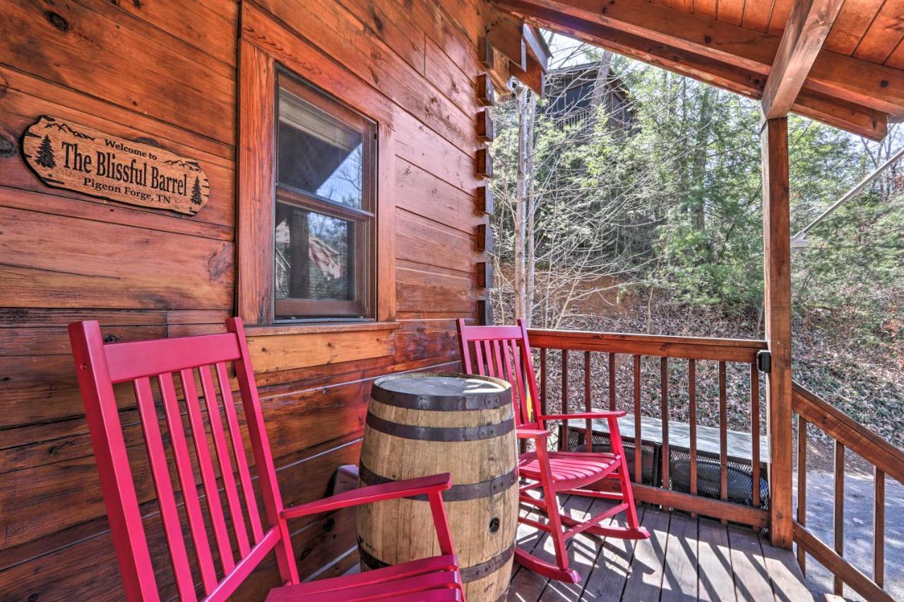 Cozy Cabin With Hot Tub In The Heart Of Pigeon Forge Βίλα Εξωτερικό φωτογραφία